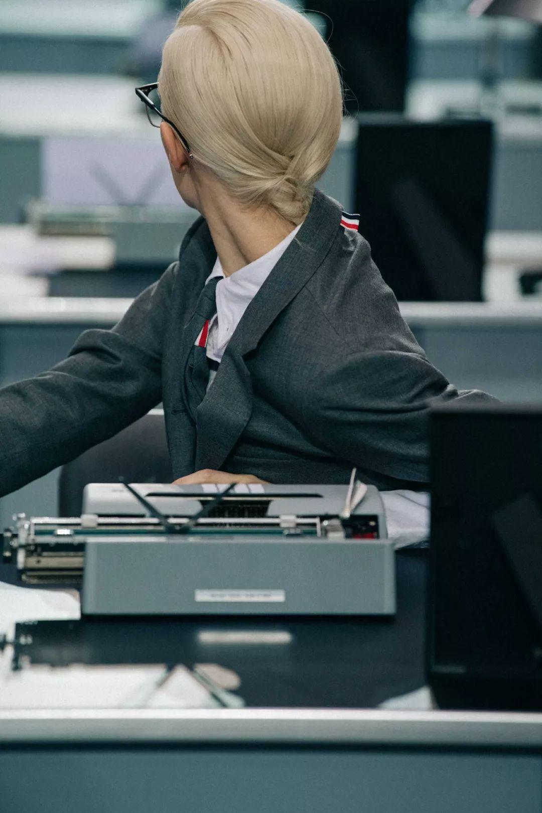 穿西装特别帅的女孩,穿西装的女生有气质吗