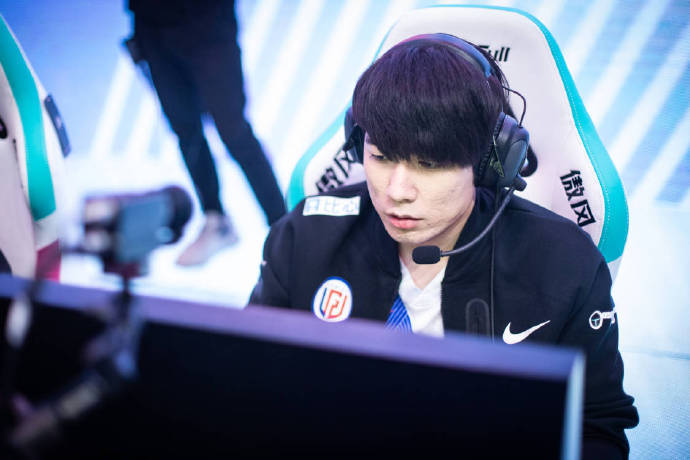 LPL排位日记:Kramer排位11连胜,圣枪哥使用不同英雄