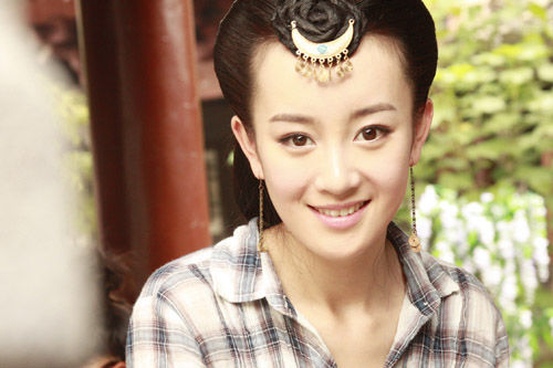 从“华策一姐”到18线小透明，被王思聪猛锤的贾青，不值得同情