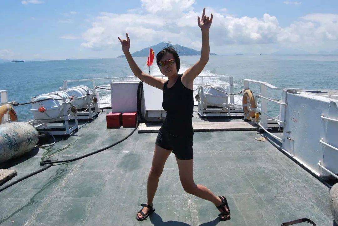 “我在公司晒*裤内**、吃剩菜”丨一群高收入者禁欲上瘾，会怎样？