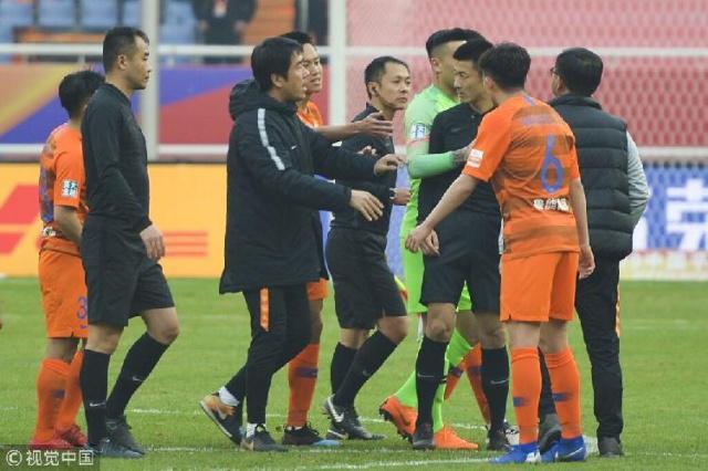 傅明逆天判罚,傅明复出献争议判罚