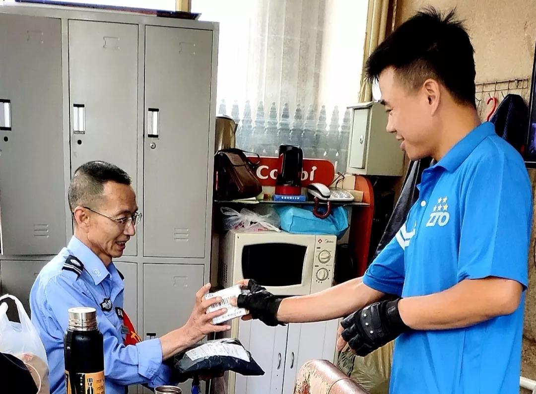 五星快递员收入 (快递员月入过万一天要送几个小时)