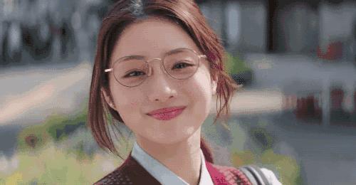 化着不适合自己的网红妆,妆感很重的网红妆