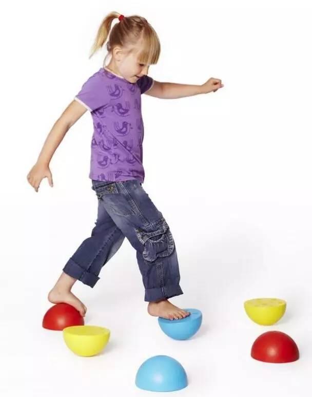 自闭症儿童前庭觉失调的表现,前庭觉失调怎么训练