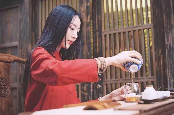 月经来时胸胀痛怎么回事,例假期间胸胀痛怎么缓解