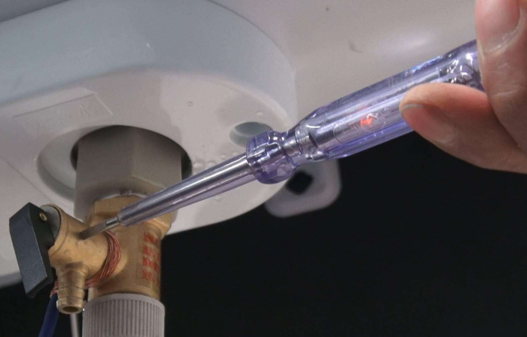 电热水器和燃气热水器选什么好,电热水器好还是燃气热水器更好