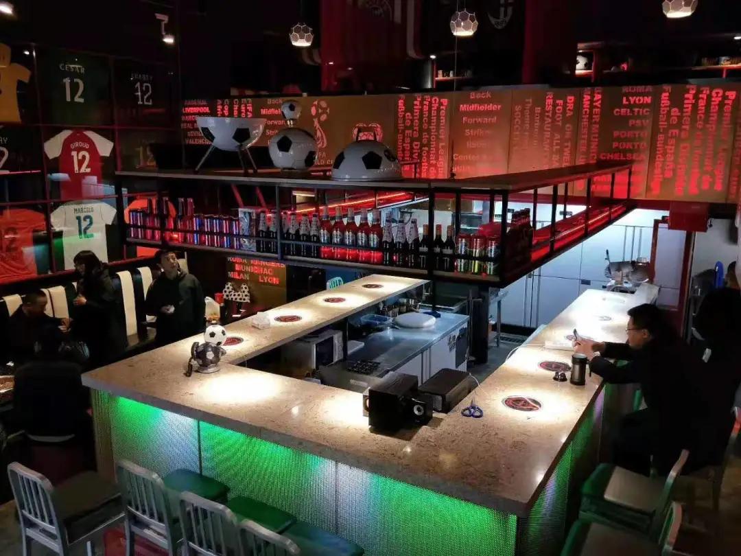 你想不到的倒闭方式！球迷酒吧硬生生被喝垮，老板：低估了酒量