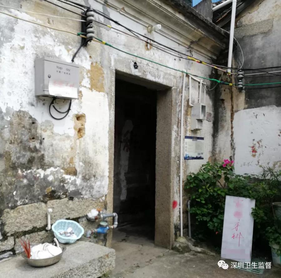 “牙医”戏精上身，碰瓷不成还殴打执法员！结局悲催了