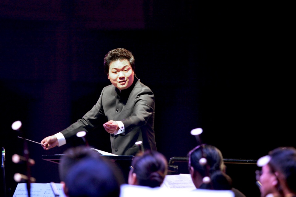 以酒为缘传唱经典红西凤携手中*歌国**舞剧院民族乐团带来视听盛