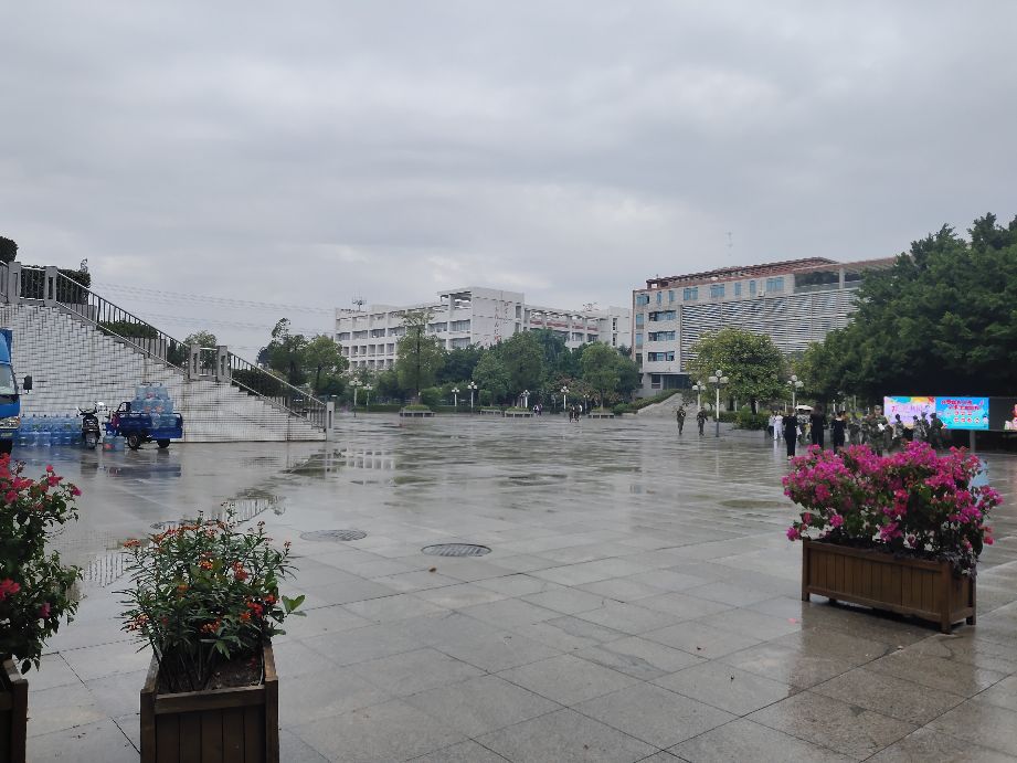 广东女子职业技术学院地铁站,广州女子职业学院附近的学校