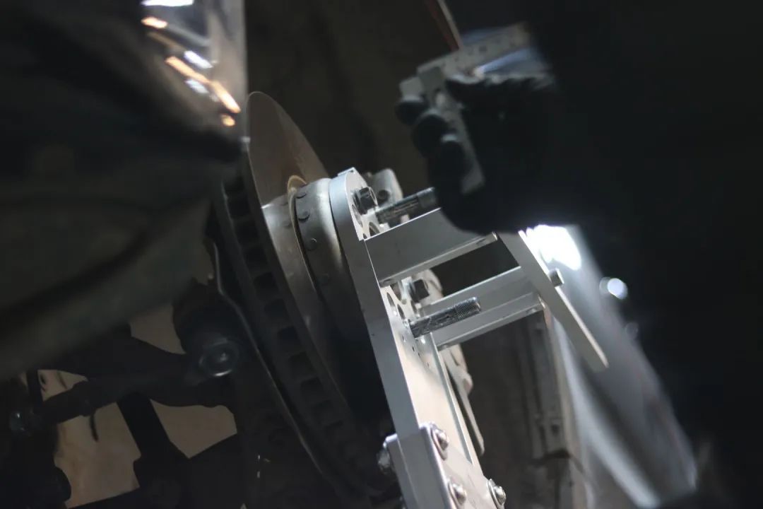 怪兽修车:翻新一辆11年破烂不堪的宝马GT,车况不忍直视