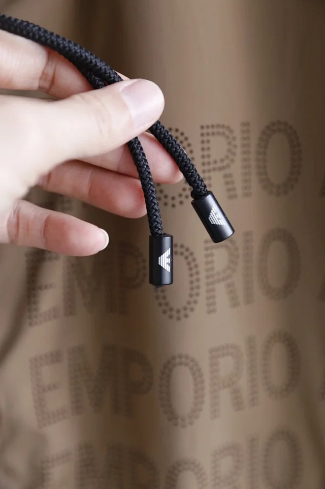 阿玛尼夹克最新款,阿玛尼经典夹克