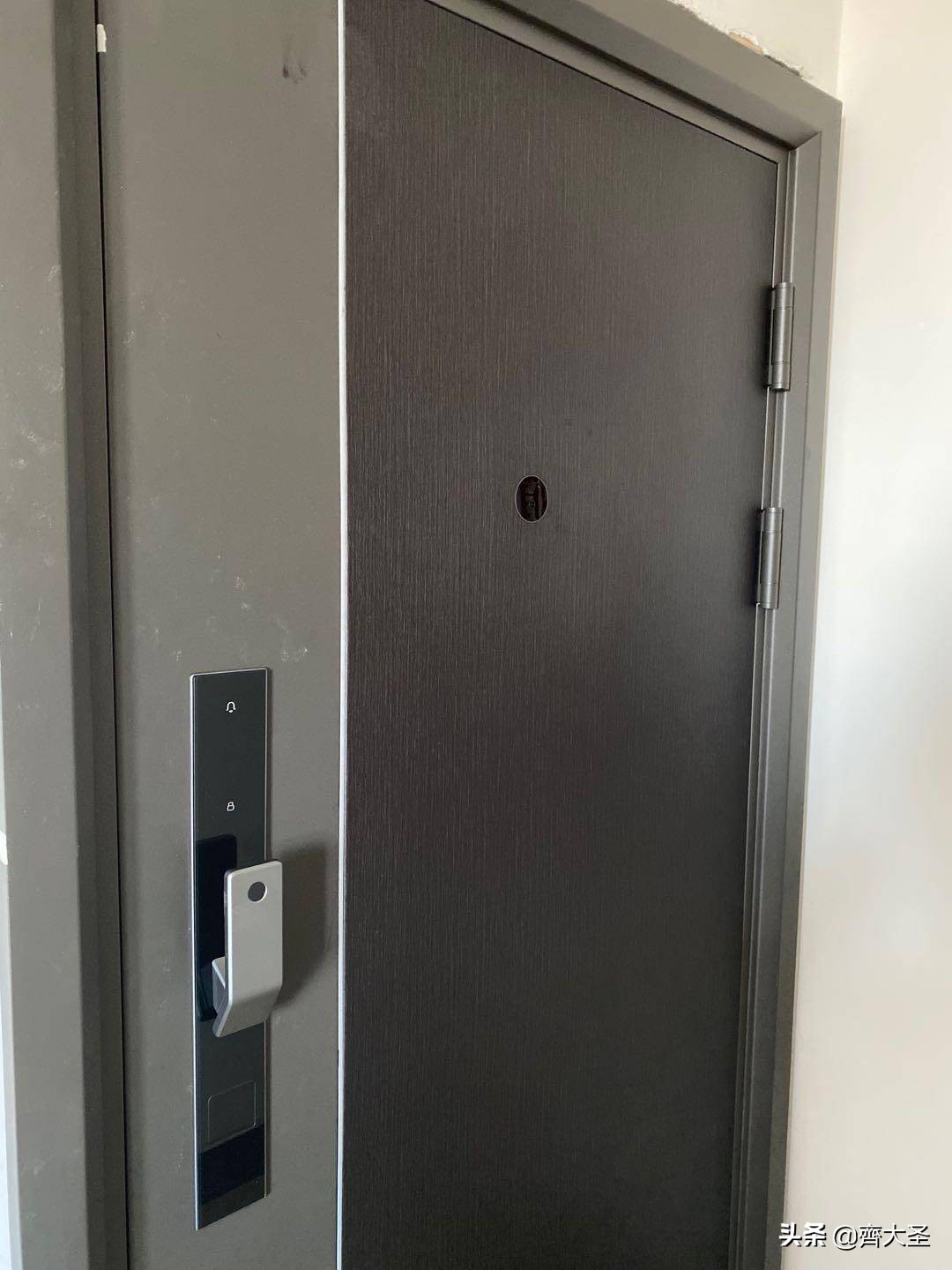 普通入户门怎么改装智慧门,入户门二次安装