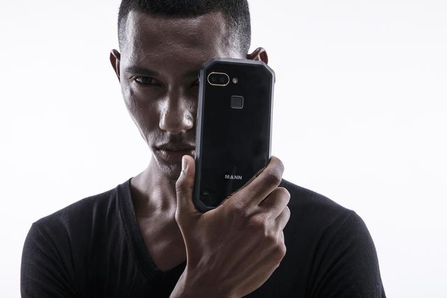 120%xIP68+6000mAh,影视作品中,军方专用手机的原型