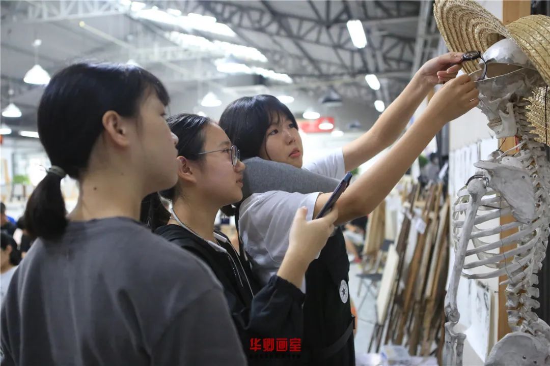 北京华卿画室一月多少钱,在北京华卿画室参加美术培训好吗