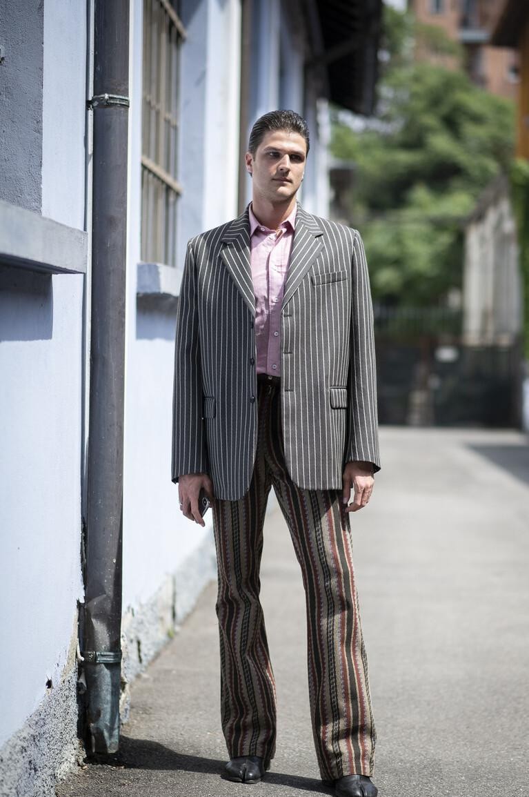 粉色和什么颜色搭配好看男,粉色搭配什么颜色好看男生