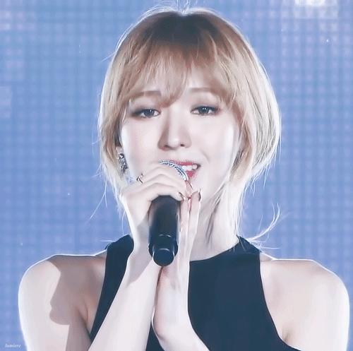 女团爱豆同款披头发,盘点最适合粉发的韩国女爱豆