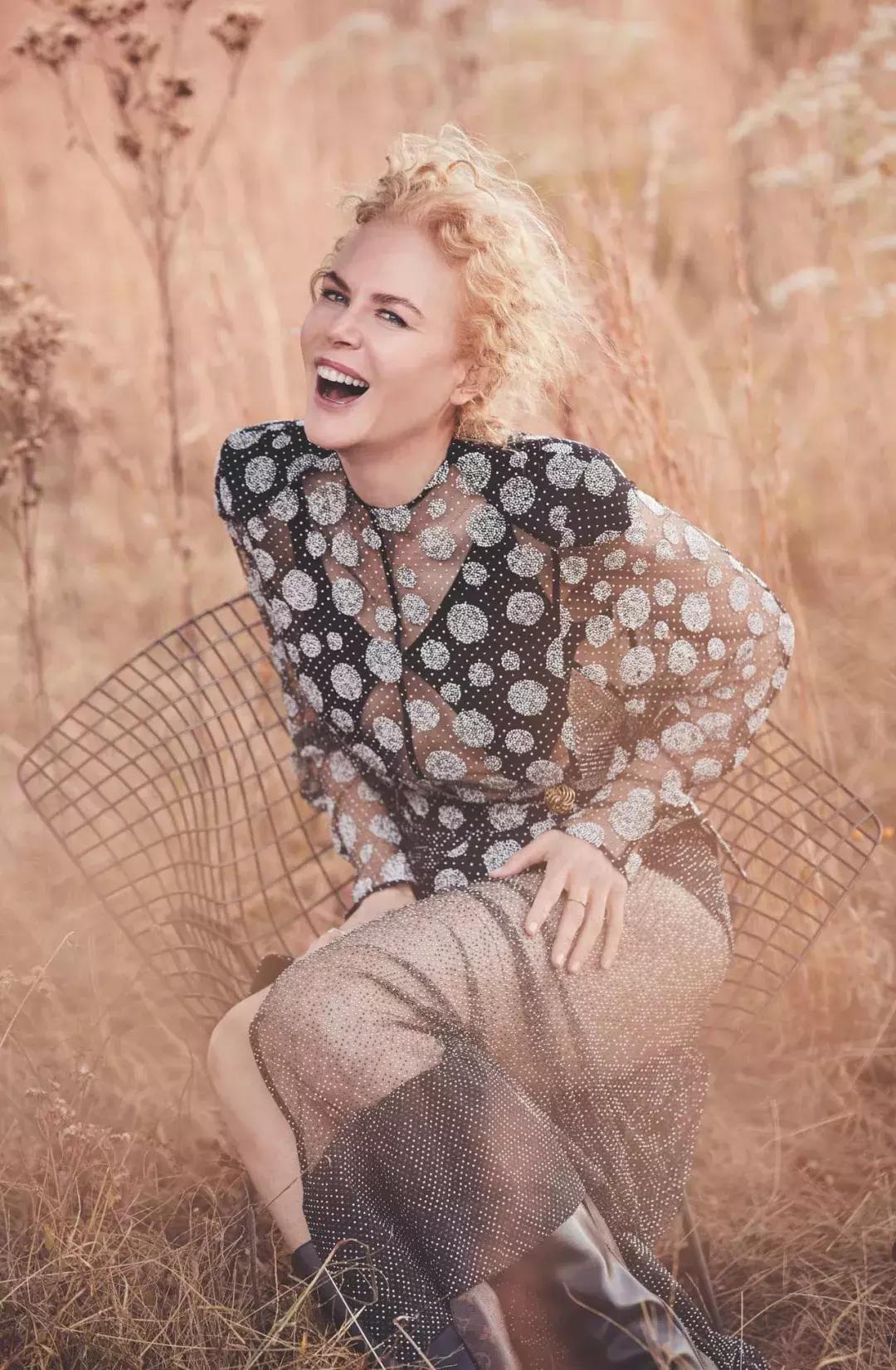 比基尼可不是年轻妹子的专利，女人50+穿比基尼比20岁还迷人