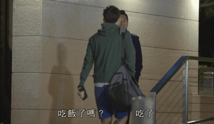 情侣开房也要找黄牛？这8.8高分剧，逼疯的不只香港人