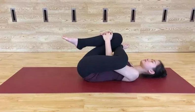 瑜伽动作5分钟缓解你的腰酸背痛,5个瑜伽动作缓解背疼