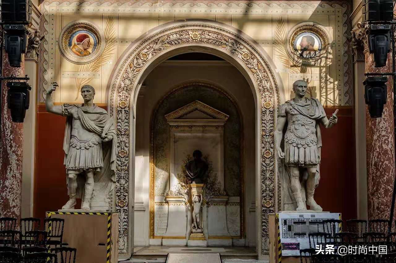 蕾哈娜现身超级碗瞬间,蕾哈娜爆单