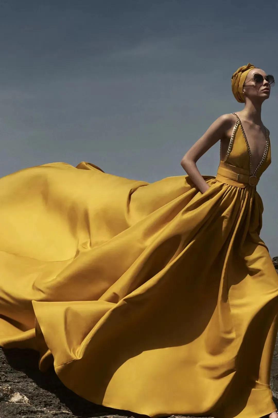 美到犯规的春装,2022春夏潘通发布流行色