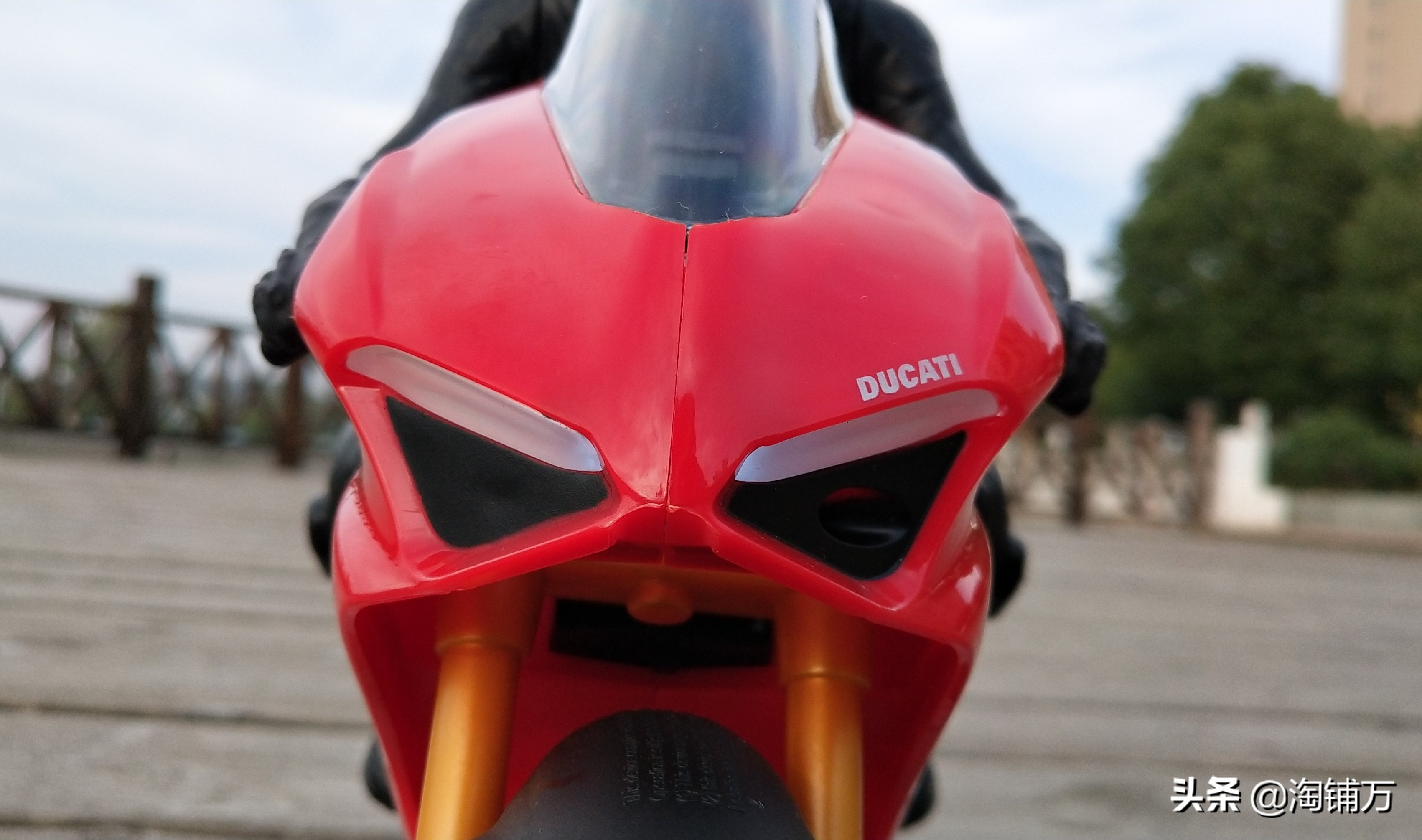 赛科龙巡航摩托车 (杜卡迪智能遥控摩托)