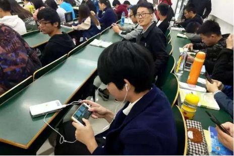 孩子线上充值无数，锁住手机锁不住他的心，教你正确家长该怎么做