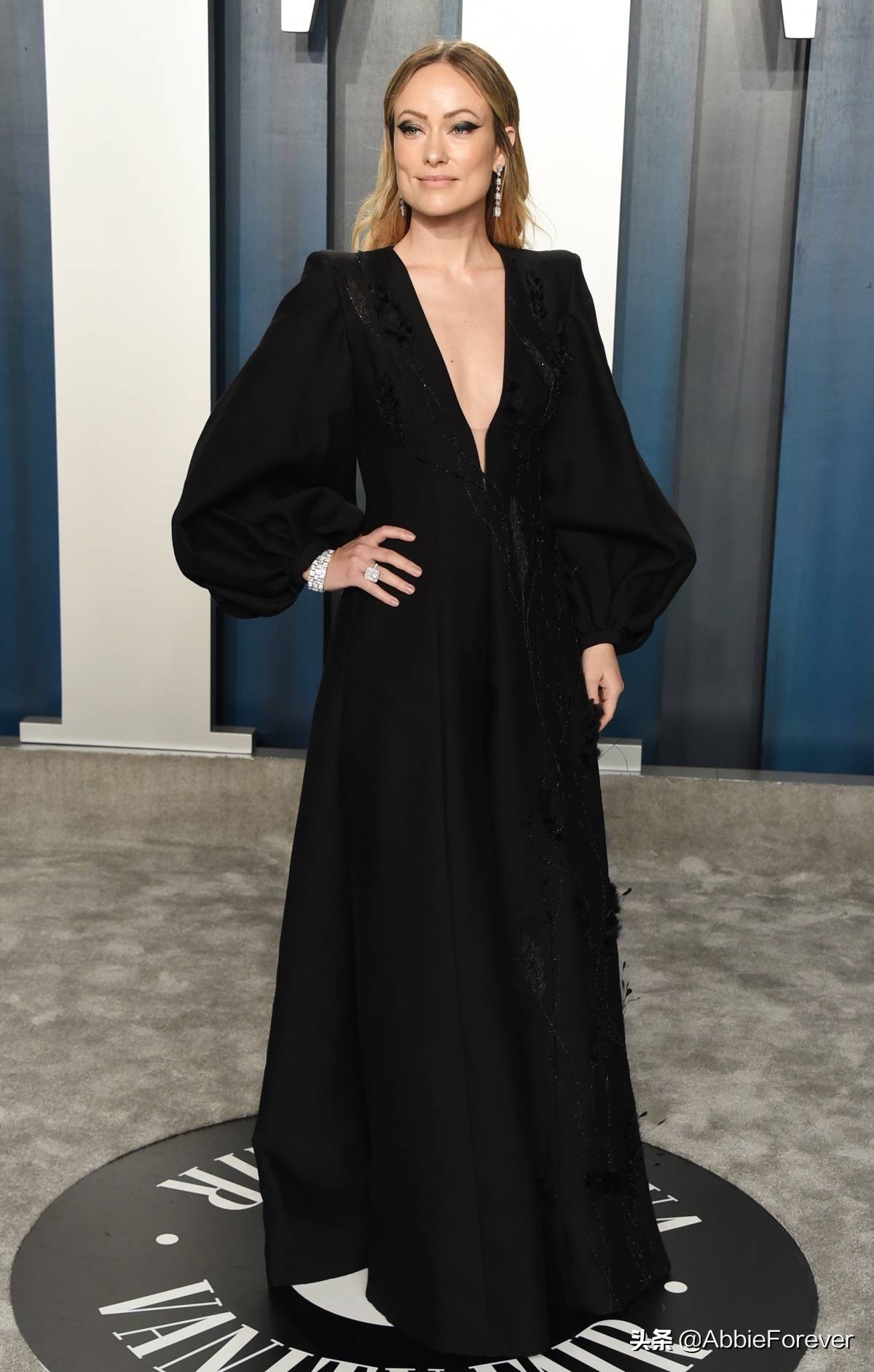 查理兹塞隆名利场,查理兹塞隆洛杉矶红毯着装红与黑