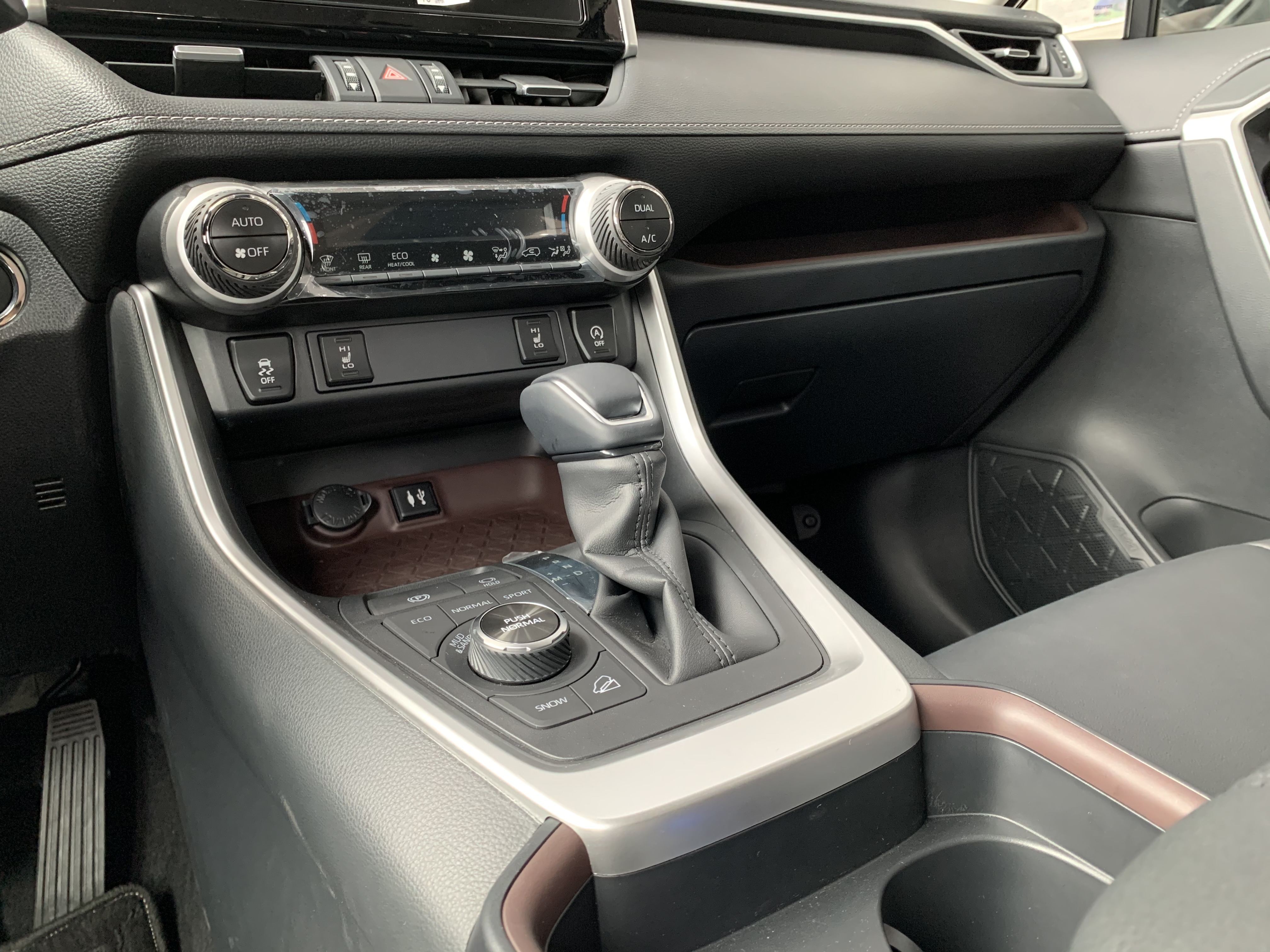 将近20万公里的丰田rav4值得买吗,买丰田rav4什么版本性价比高