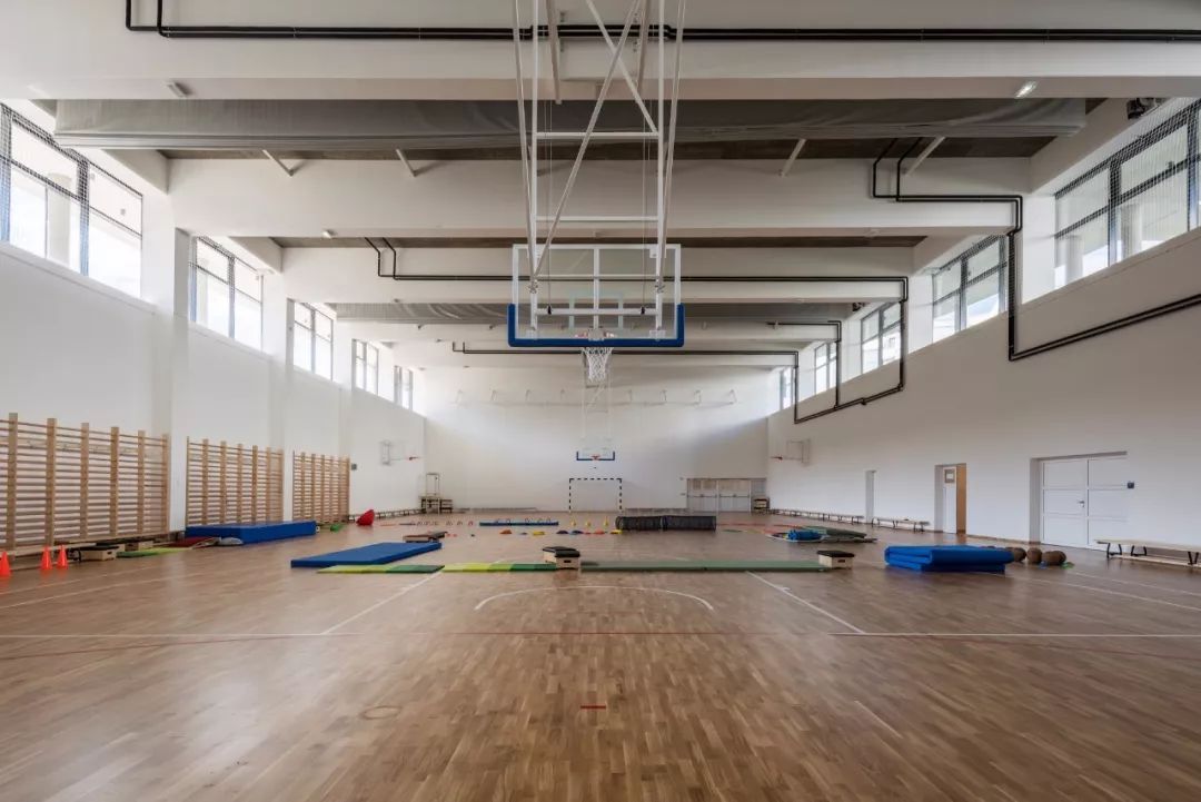 设计一所新学校的平面图,圆形学校logo怎么制作