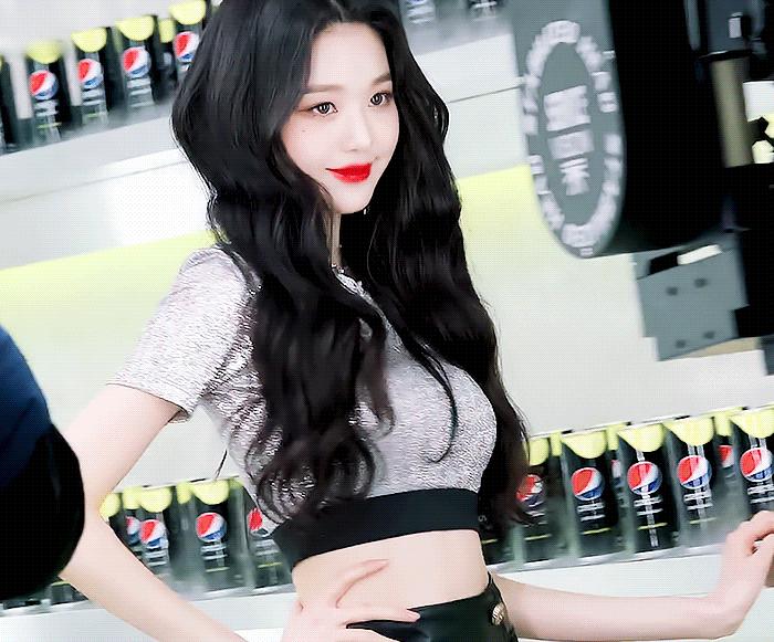 南韩“纯欲天花板”!16岁の新晋腿精!这个妹妹绝了