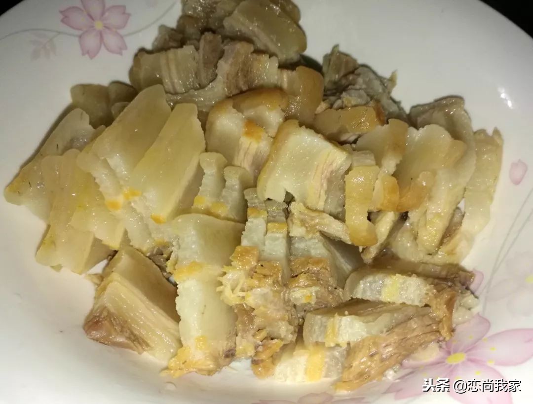 腊肉炒青椒的做法腊肉用不用煮熟,青椒和猪肉简直就是绝配