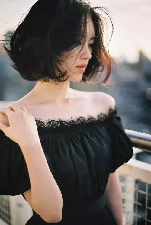 大脸宽脸剪短发好看吗,四十岁大脸女适合剪短发