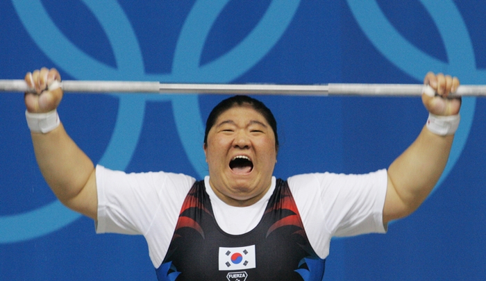 曾在奥运会上拼得耳鼻出血的姑娘再对比里皮所批的没斗志男足