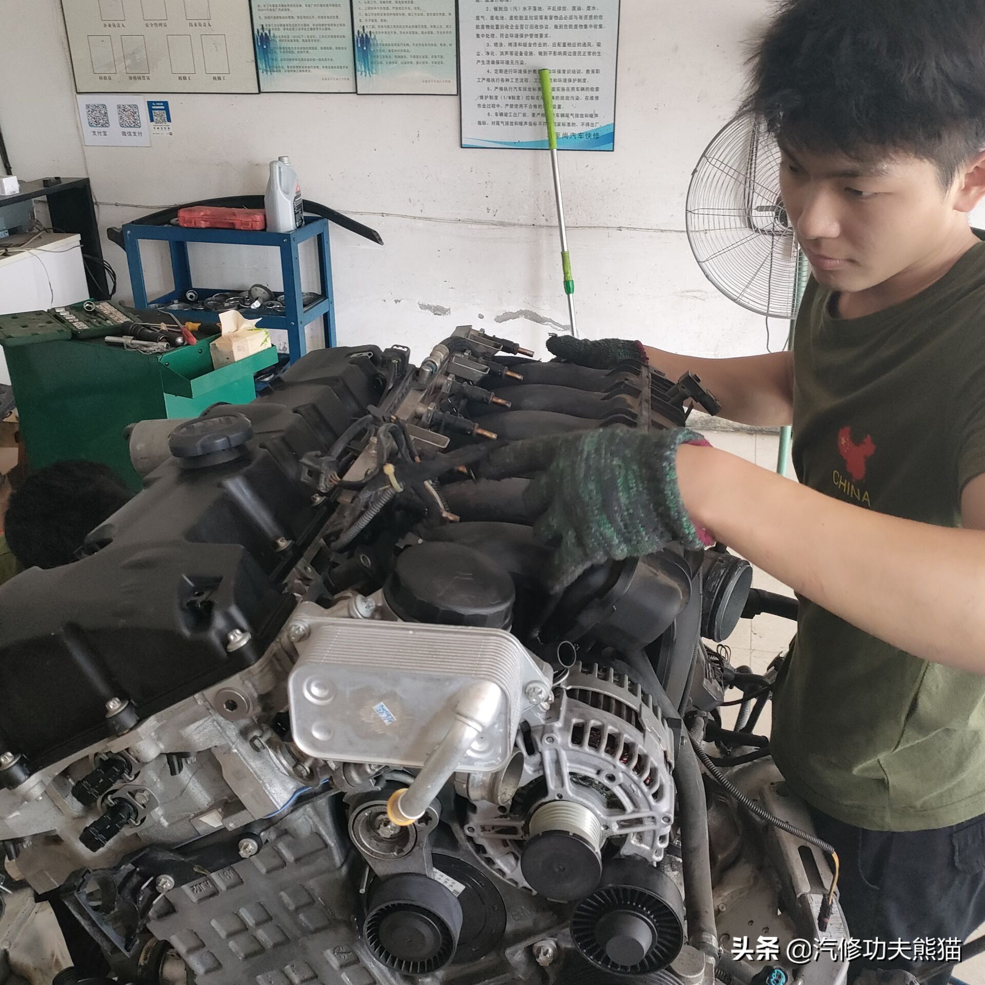 宝马e90325i2007款,宝马e90漏机油通病