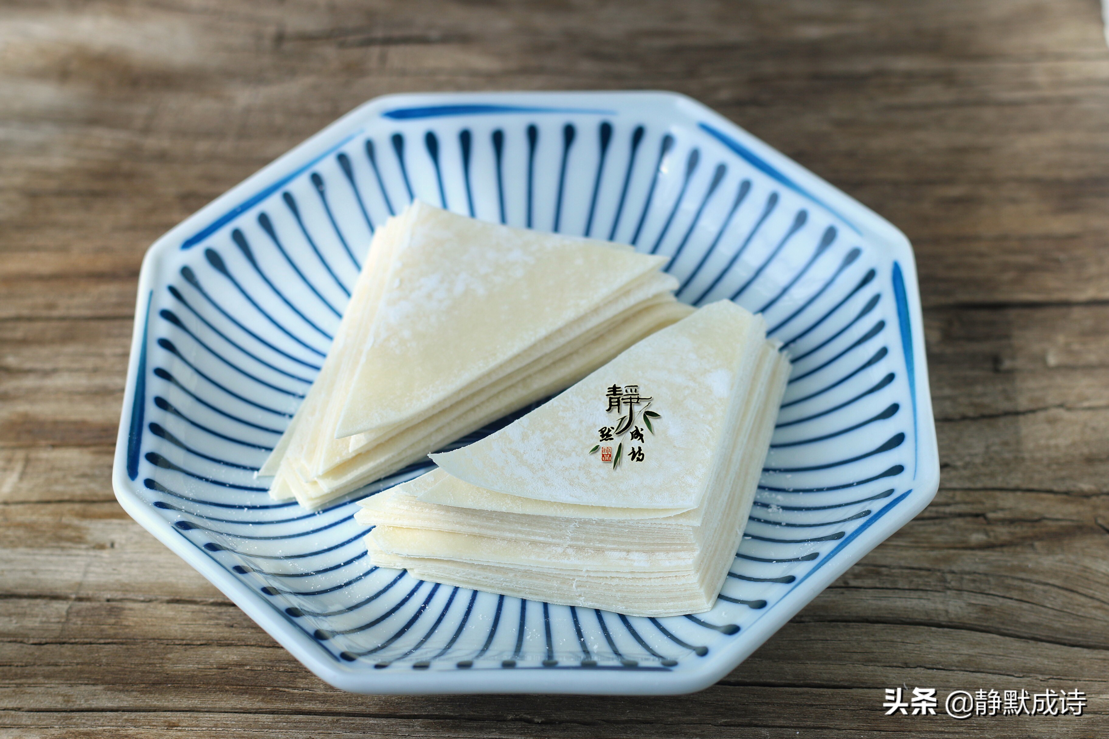 剩馄饨皮的最佳吃法，面香滑汤酸爽，比馄饨还可口，越吃越喜欢