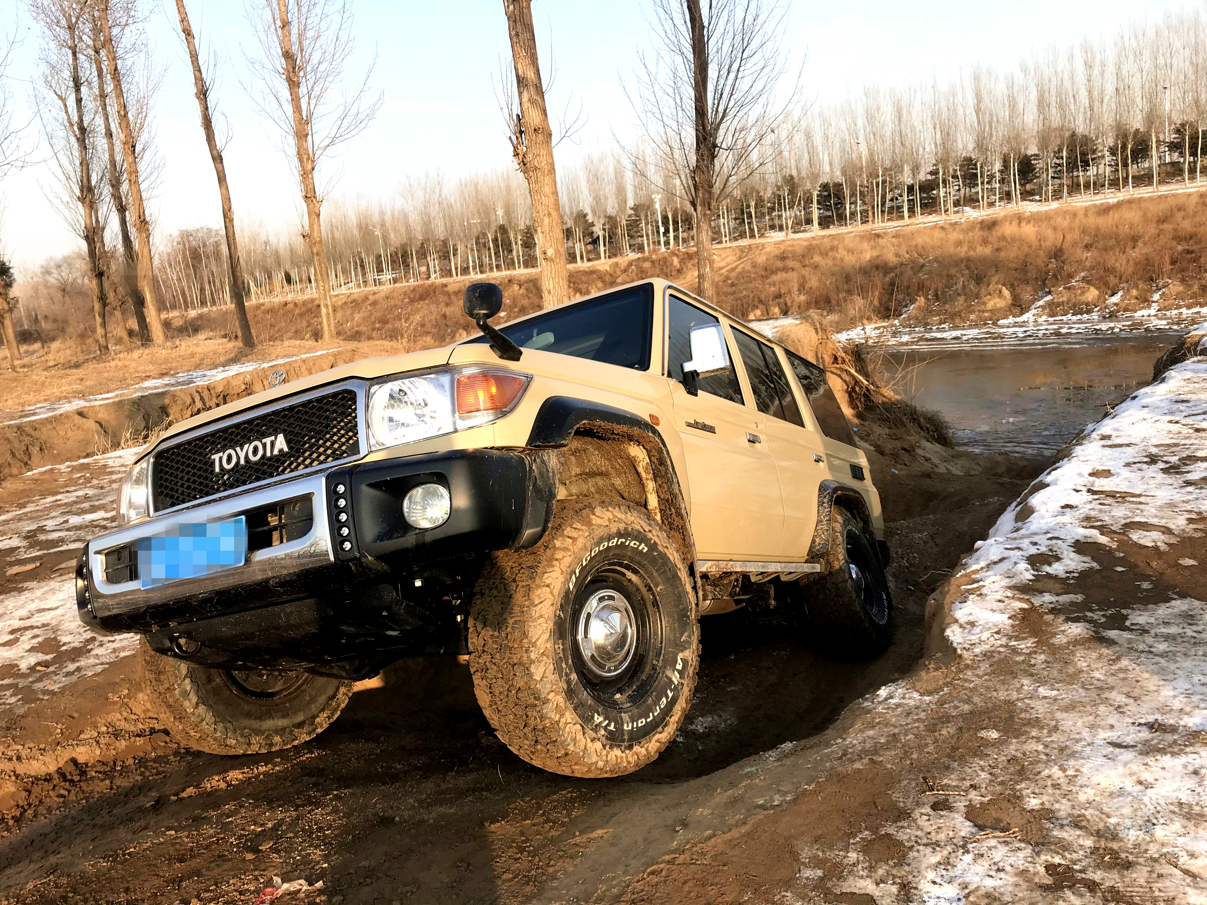 全新陆巡5.7试驾,陆巡v6版测评