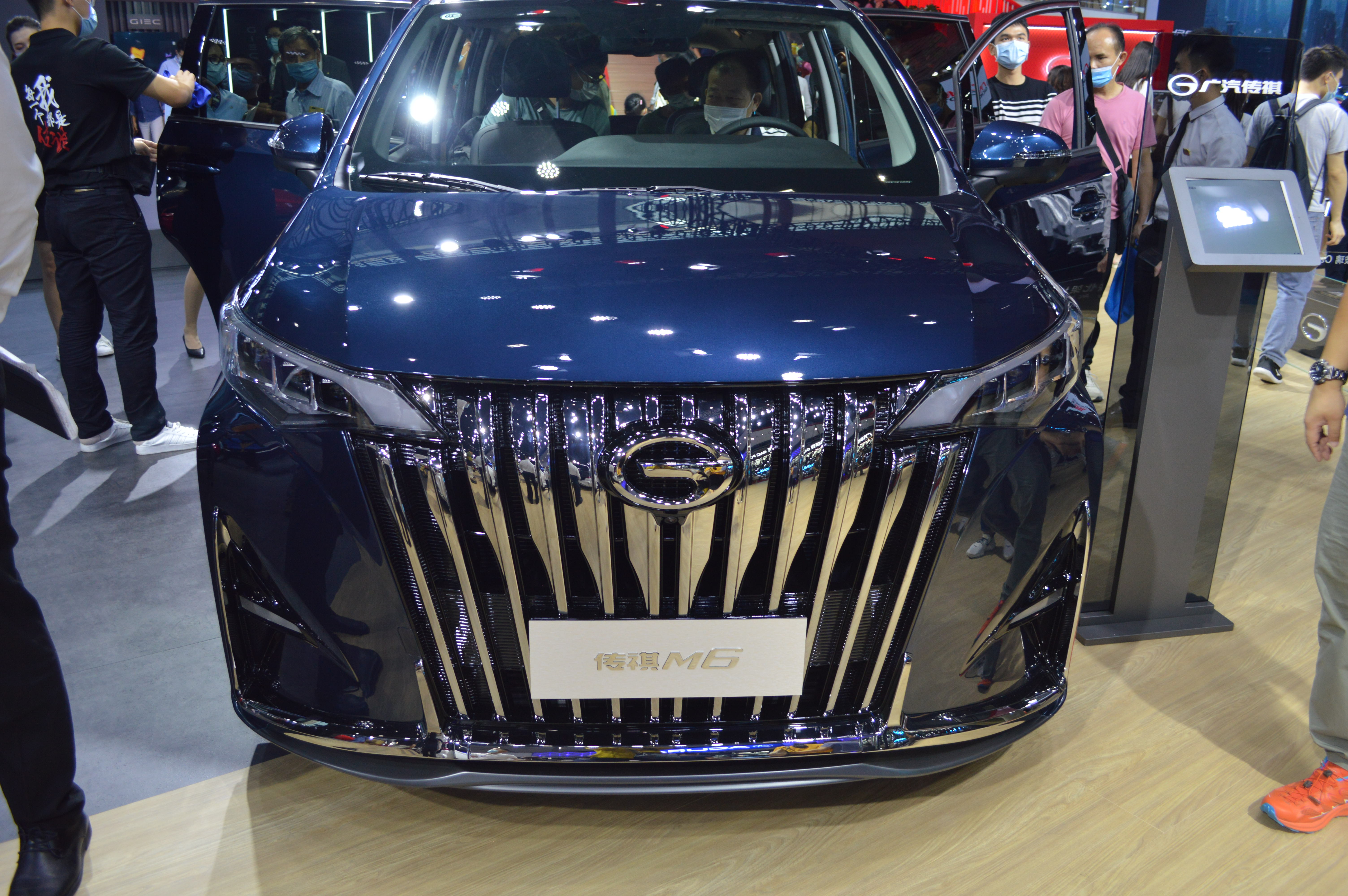 广州车展车模小姐姐,2019上海国际车展广汽传祺车模