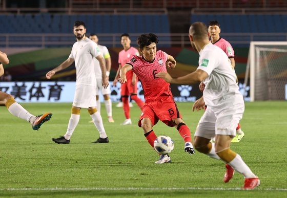 1-2，国足苦主倒下！89分钟被绝杀，3轮不胜陷入绝境，孙兴慜救主