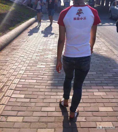 形容平胸搞笑图片,调侃平胸的搞笑图片