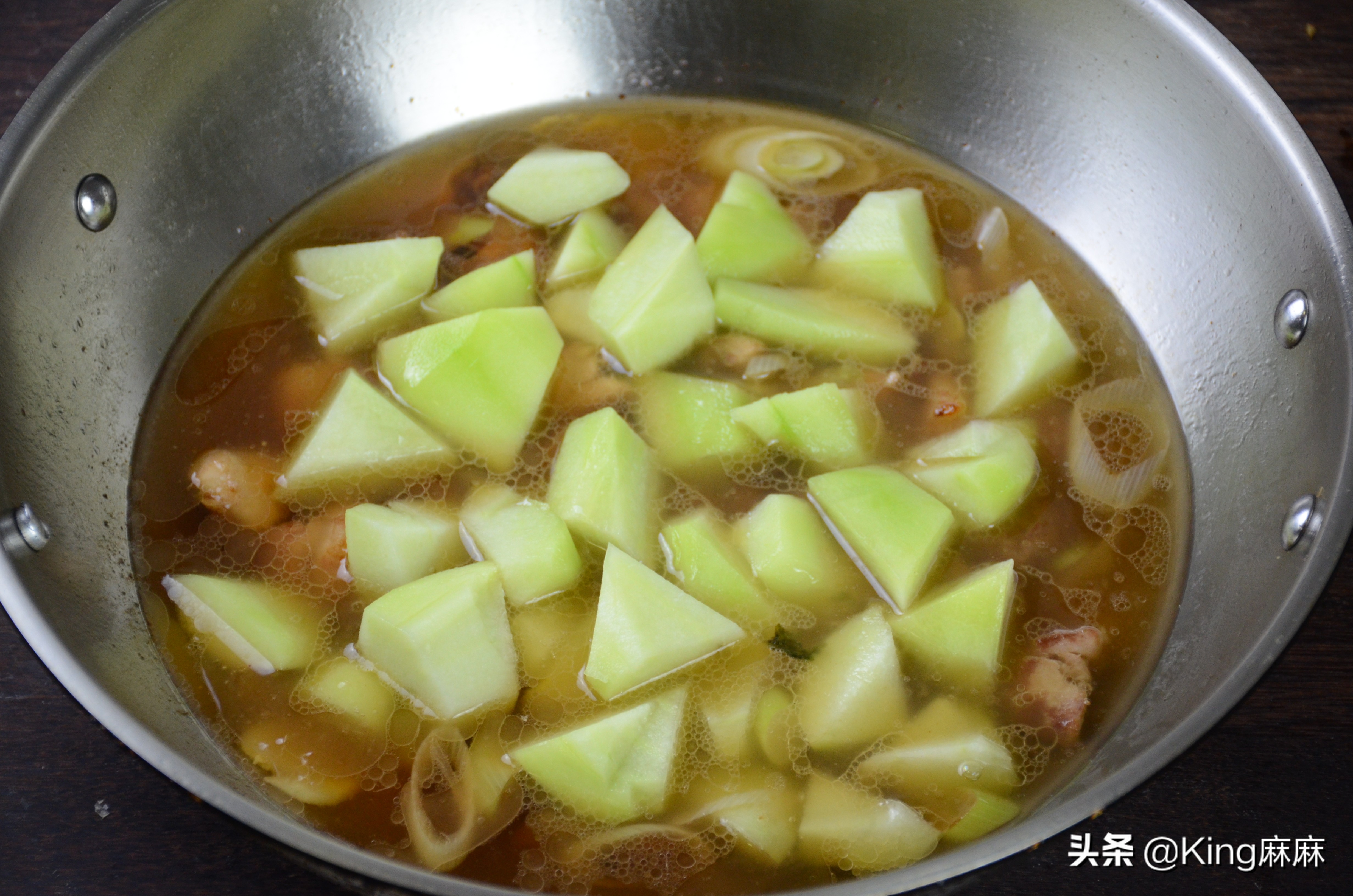 孩子多吃这菜身体健壮个子长得快,季节交替要多给孩子吃这菜