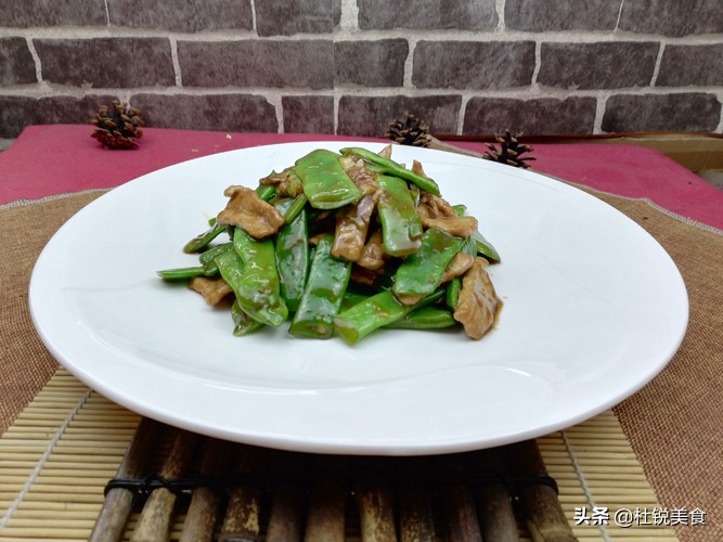 肉片这样处理想不滑嫩都难，芸豆炒肉一道酱香浓郁的家常菜