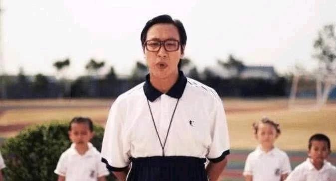 为什么周星驰不喜欢戴眼镜的人,周星驰为啥不继续演之前的风格