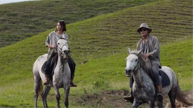 美国女孩藏区寻根，征服LV、爱马仕，一条围巾卖万元带牧民致富