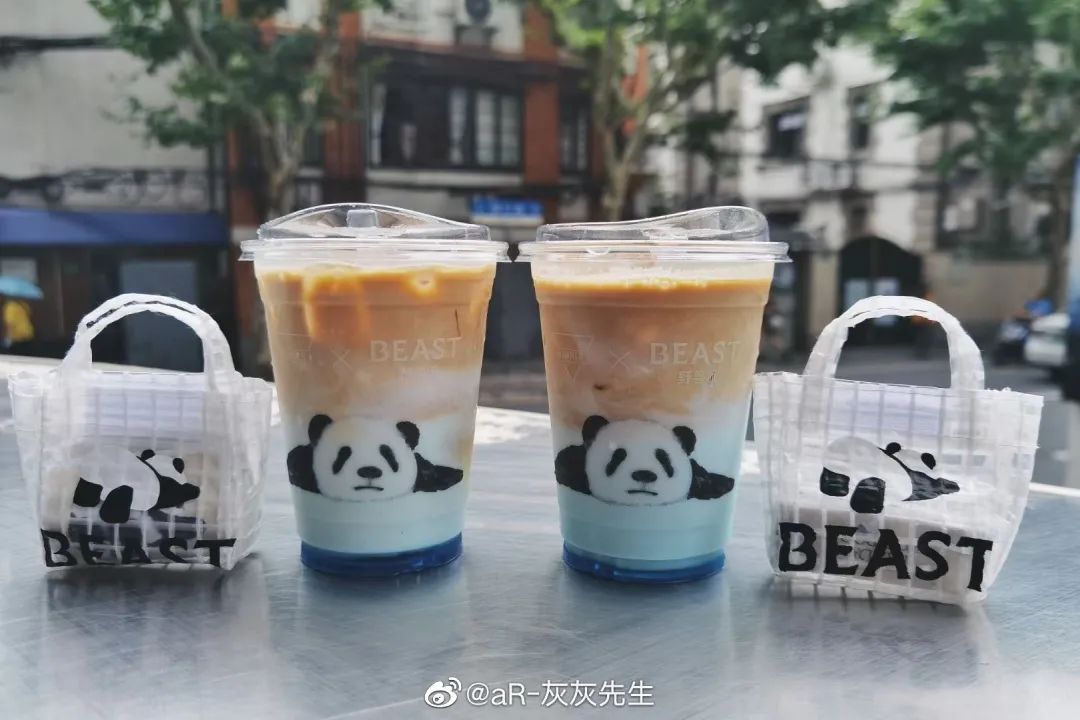 熊猫拿铁刷爆朋友圈,MANNERX野兽派联名凭什么让人失控?