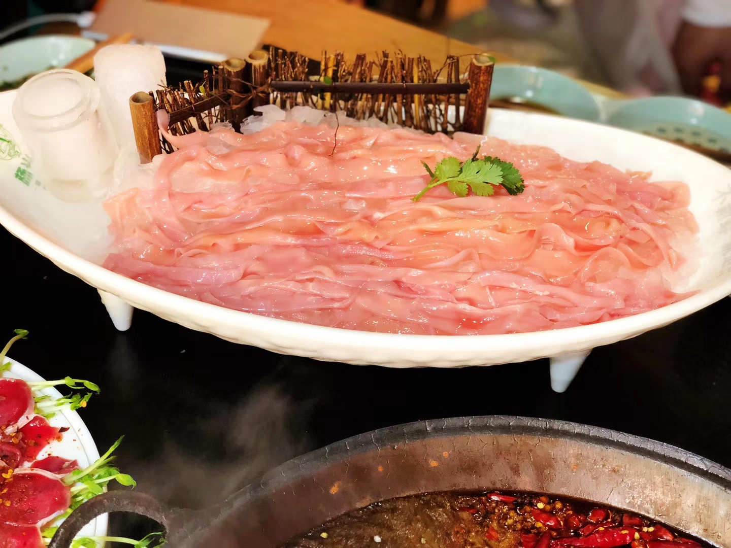 天冷了来一起吃个火锅吧,天冷了来一份火锅吧