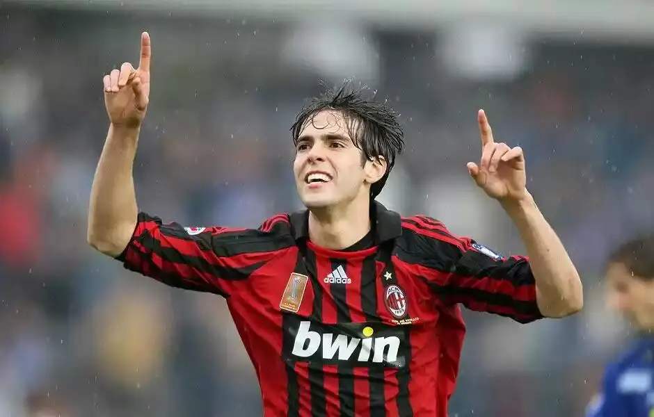 J罗在皇马没有未来，他的无奈展现出十号位球员的“生存危机”