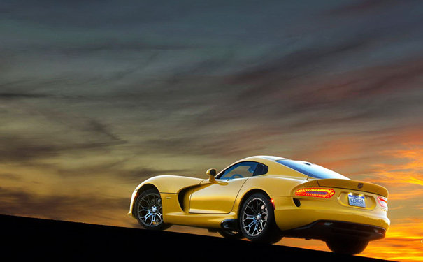 汽车前挡风玻璃贴膜容易起泡吗,刚贴前挡风玻璃贴膜起泡怎么回事