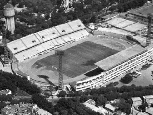 这支球队曾是中国足球的扛把子，却流浪漂泊数年无定所